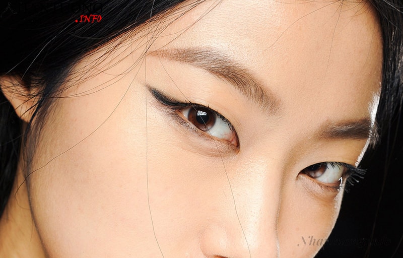 Ánh mắt không nhìn thẳng, thường nhìn xéo Ánh mắt không nhìn thẳng, thường nhìn xéo