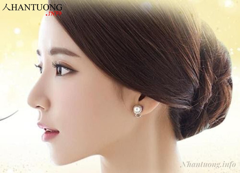 Phụ nữ có mũi cao và thẳng, đầu mũi tròn trịa Phụ nữ có mũi cao và thẳng, đầu mũi tròn trịa