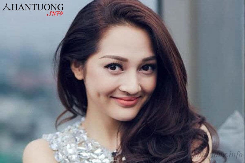Phụ nữ có má lúm đồng tiền Phụ nữ có má lúm đồng tiền