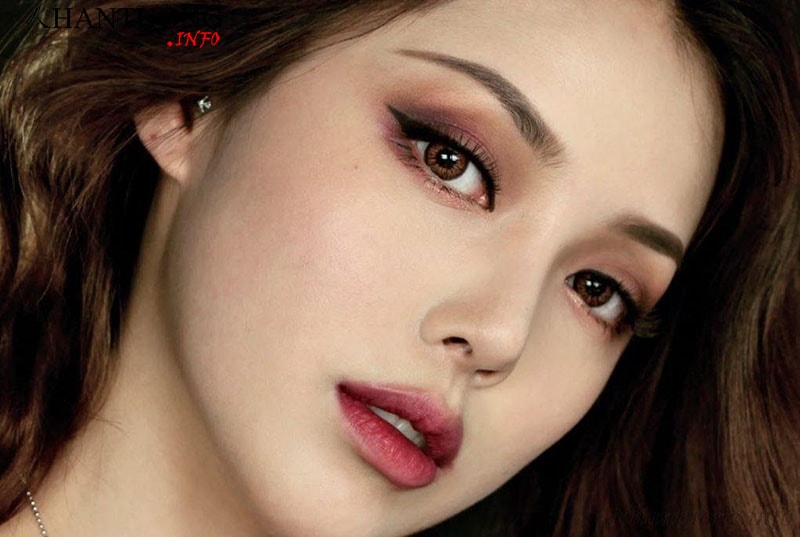 Mày lá liễu ở phụ nữ Mày lá liễu ở phụ nữ