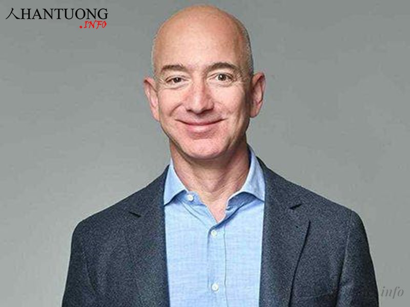 Jeff Bezos - Người sáng lập, Chủ tịch & CEO của Amazon.com có khuôn miệng rộng, khép chặt, khóe miệng hướng lên trên Jeff Bezos - Người sáng lập, Chủ tịch & CEO của Amazon.com có khuôn miệng rộng, khép chặt, khóe miệng hướng lên trên