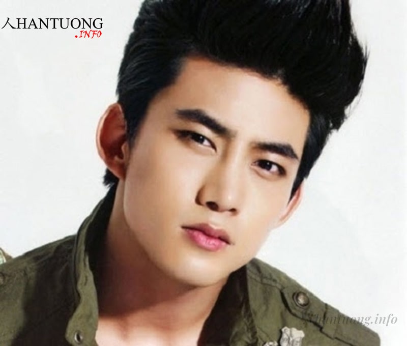 Nam giới lông mày hình lưỡi mác Nam giới lông mày hình lưỡi mác
