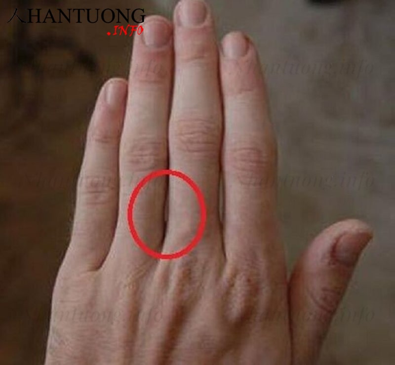 Các ngón tay không khít là tướng không giữ được tiền Các ngón tay không khít là tướng không giữ được tiền