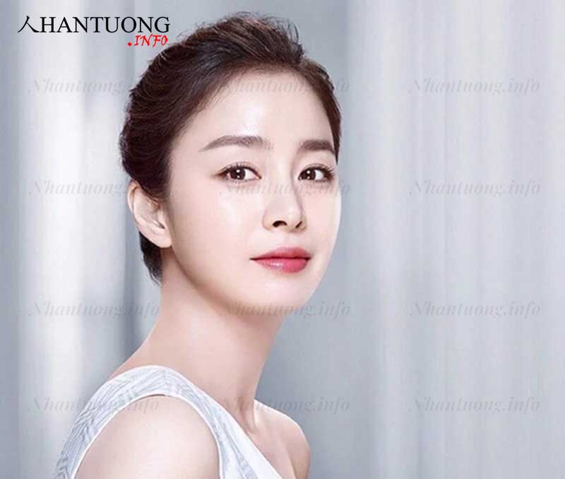 Mặt hoa da phấn ở phụ nữ là một quý tướng Mặt hoa da phấn ở phụ nữ là một quý tướng